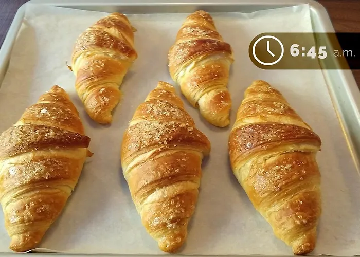 J24 לינה וארוחת בוקר